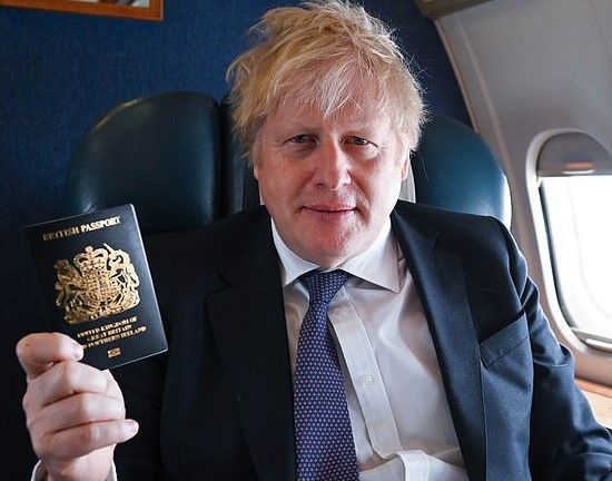 News Photo 1 - U.K. - Otta Nottathil - new_passport_darkblue_boris_johnson_unveiled