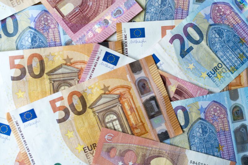 News Photo 1 - Europe - Finance - 29420203note
