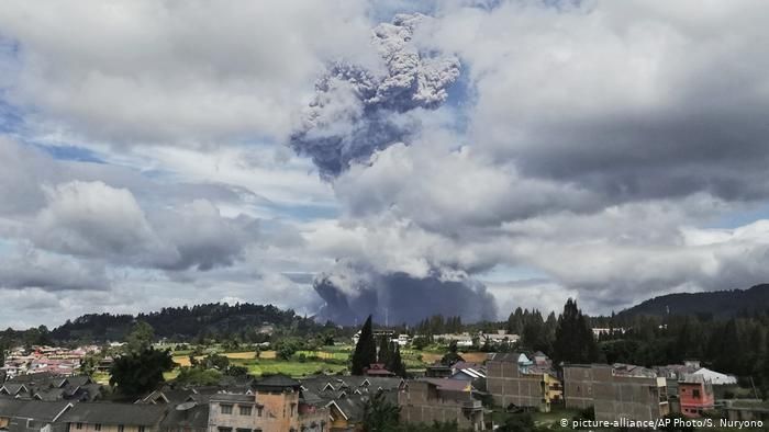 News Photo 1 - Other Countries - Otta Nottathil - 10820204volcano
