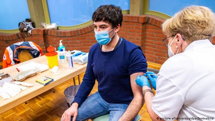 News Photo 1 - Germany - Otta Nottathil - 7320211vaccine