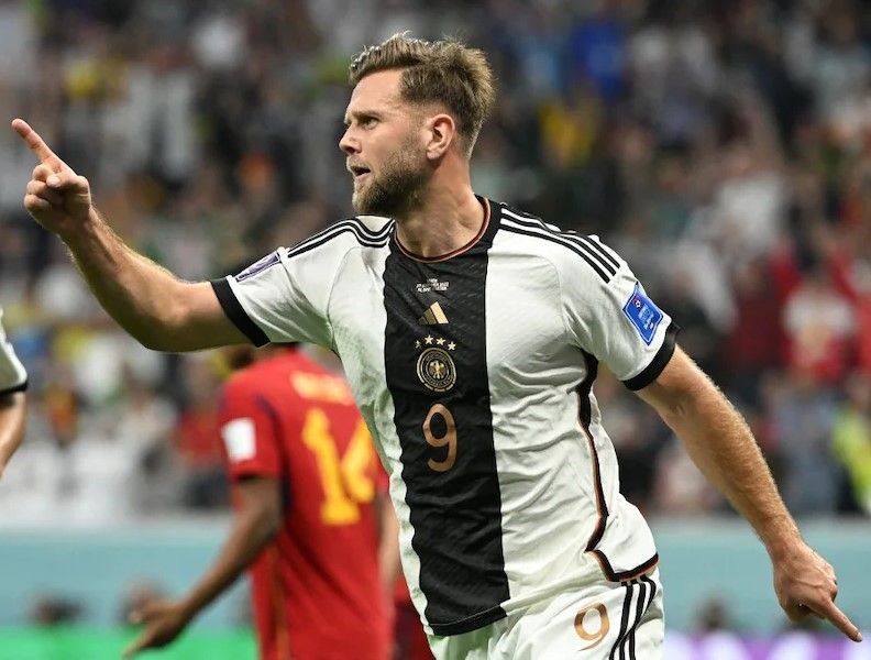 News Photo 1 - Gulf - Sports - spain_germany_play_draw