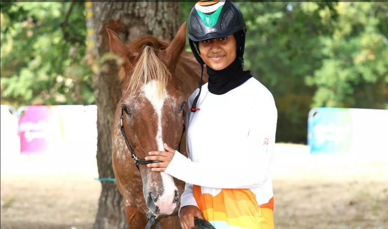News Photo 1 - Europe - Sports - nida_anjum_first_to_complete_long_distance_equistrian
