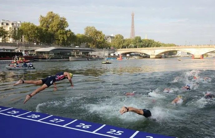 News Photo 1 - Europe - Sports - olympics_trial_swimming_seine_river_cancelled