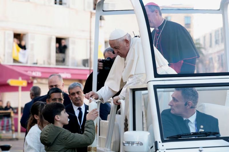 Photo #1 - Europe - Otta Nottathil - pope_visited_corsica_island_dec_15_2024