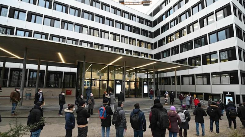 Photo #1 - Germany - Otta Nottathil - scandal_auslaennder_behoerde_munich_7_arrested