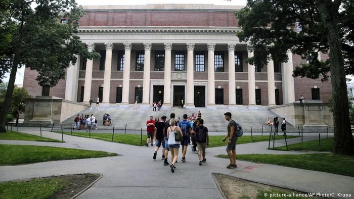 News Photo 1 - America - Education - 12720201visa