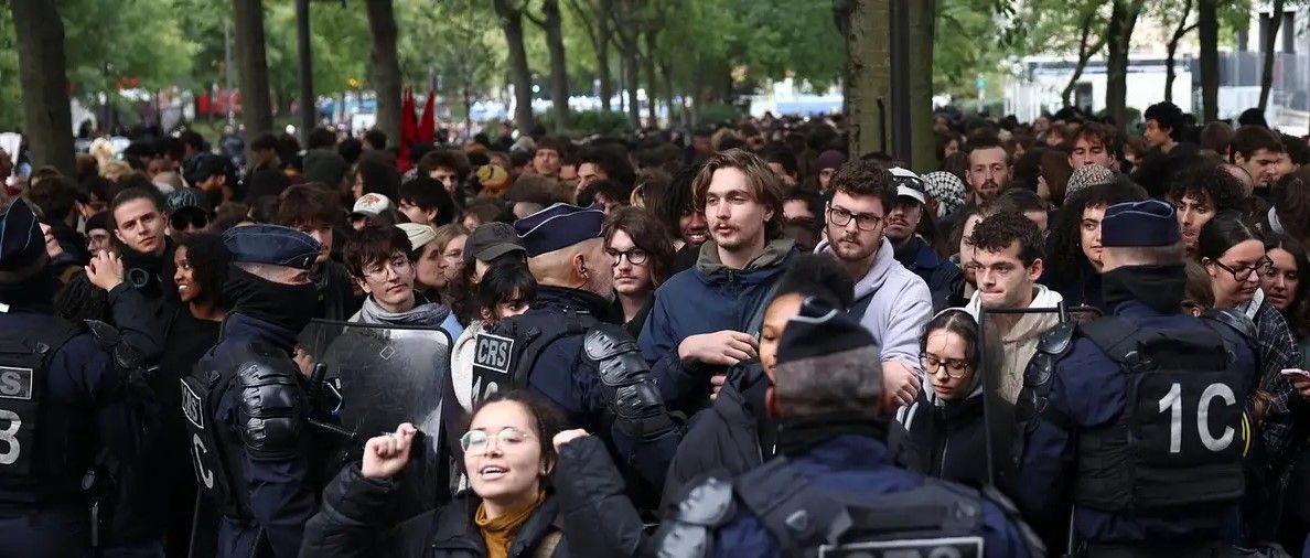 News Photo 1 - Europe - Otta Nottathil - new_demos_france_70000_police_sqad_on_duty_24_0ct_2026